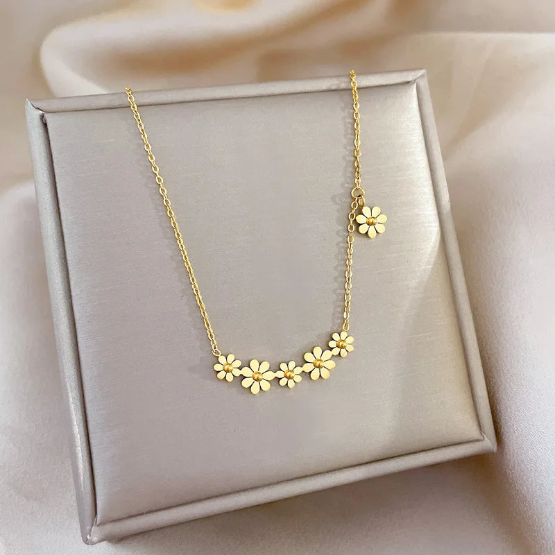 316L Stainless Steel Daisy Pendants Necklace for Elegant Women Exquisite Flower Choker Jewelry Accessories Wedding Party Gifts
