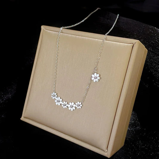316L Stainless Steel Daisy Pendants Necklace for Elegant Women Exquisite Flower Choker Jewelry Accessories Wedding Party Gifts