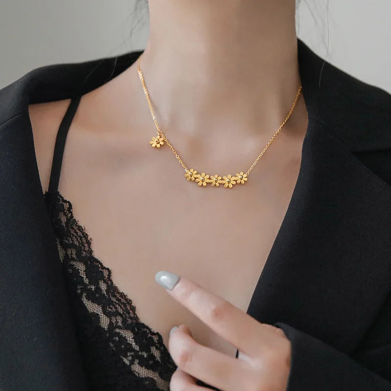 316L Stainless Steel Daisy Pendants Necklace for Elegant Women Exquisite Flower Choker Jewelry Accessories Wedding Party Gifts