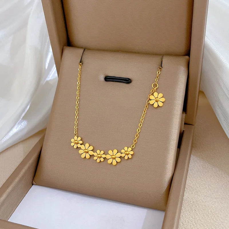 316L Stainless Steel Daisy Pendants Necklace for Elegant Women Exquisite Flower Choker Jewelry Accessories Wedding Party Gifts